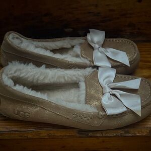 UGG Women's Beige Slippers with White Bow
